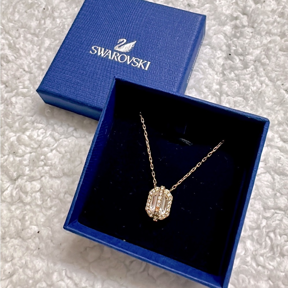 Swarvoski Pendant Necklace